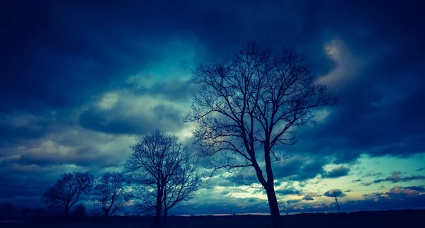 Δραματική cloudscape πέρα από το έδαφος — Φωτογραφία Αρχείου