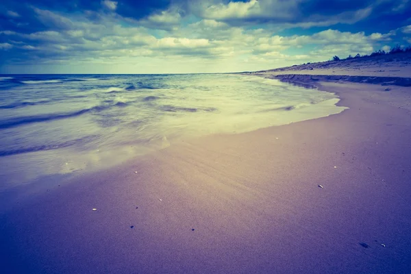 Beautiful beach with cloudy sky — Stock Photo, Image