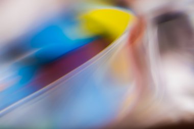 Arka plan renk yansımaları cam