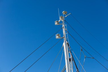 Büyük beyaz gemi direği