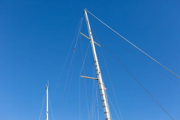 Mast van grote witte schip — Stockfoto