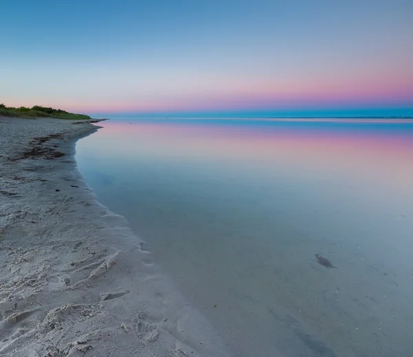 Bella spiaggia prima dell'alba . — Foto Stock