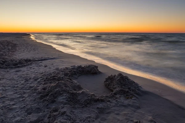 Baltic sea shore efter solnedgången — Stockfoto