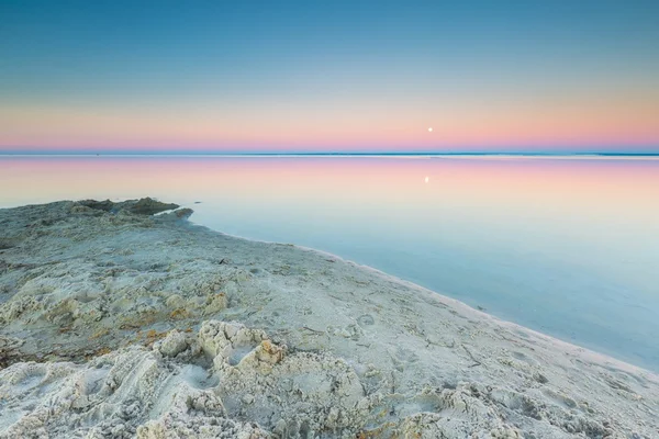 Beautiful beach before sunrise. — Stock Photo, Image