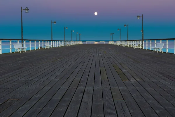 Prachtige houten pier — Stockfoto