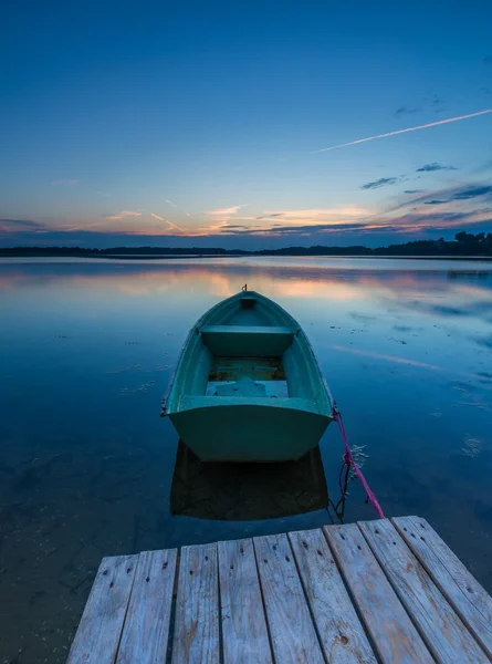 Prachtige zonsondergang met visser boten — Stockfoto