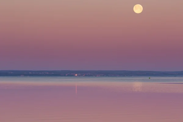 Moon setting over sea. — Stock Photo, Image