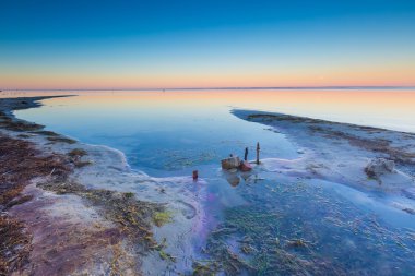 Güneş doğmadan önce güzel plajı