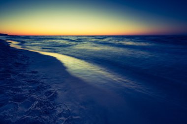 plaj gün batımından sonra