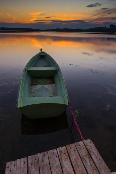 Zonsondergang met visser boot — Stockfoto