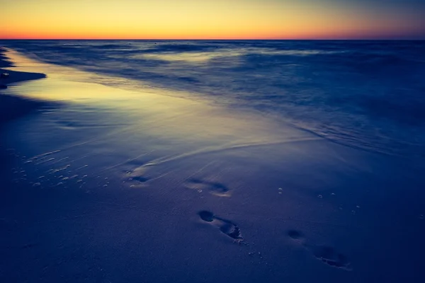 Praia após o pôr do sol — Fotografia de Stock