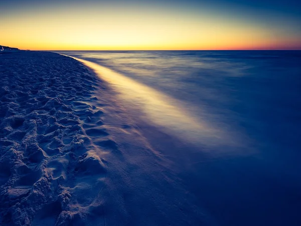 Praia após o pôr do sol — Fotografia de Stock