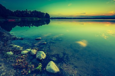 Vintage fotoğraf güzel göl günbatımı