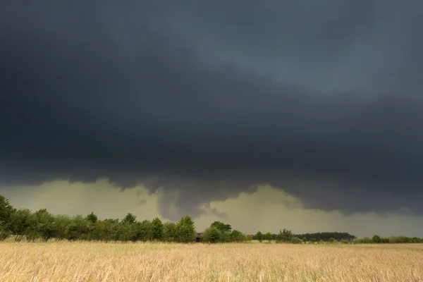 Nubes tormentosas oscuras —  Fotos de Stock