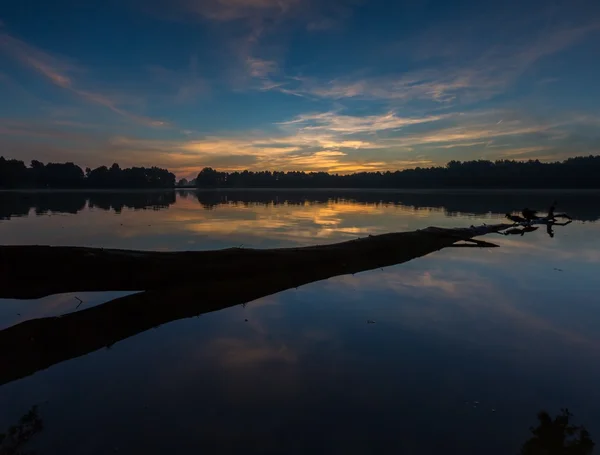 Mooie zonsopgang boven lake — Stockfoto