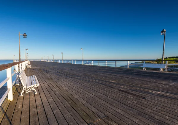 Beautiful wooden pier on Baltic sea shore — Stock Photo, Image