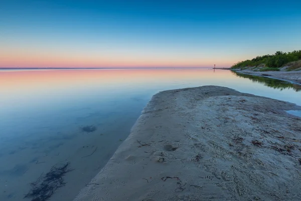 Güneş doğmadan önce güzel plajı — Stok fotoğraf
