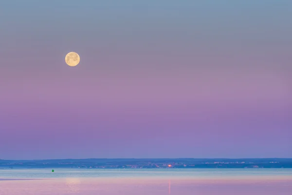 Wane over Sea. Moon over bay. — Stock Photo, Image