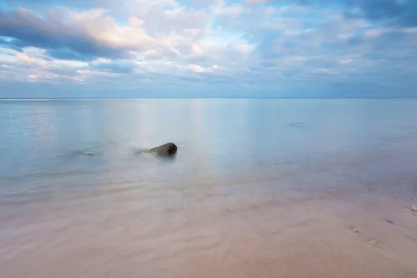 Orilla rocosa del mar Báltico — Foto de Stock