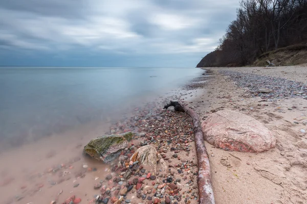 Скелястий берег Балтійського моря — стокове фото