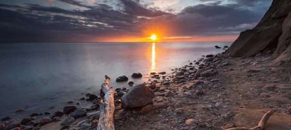 Kayalık Baltık Denizi kıyısında — Stok fotoğraf