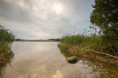 Güzel göl manzara güzel ışık ile