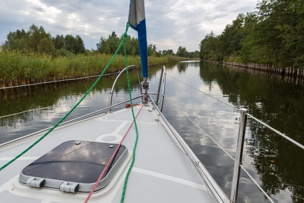 Schöner See von Jacht aus fotografiert — Stockfoto