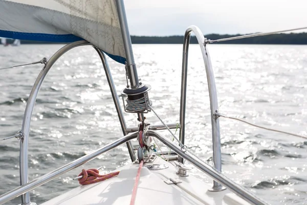 Beutiful lake gefotografeerd van jacht — Stockfoto