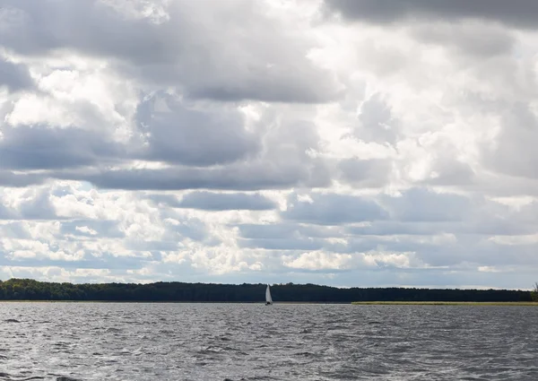 Lake landscape with yachts — Stock Photo, Image