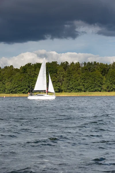 Lake landscape with yachts — Stock Photo, Image