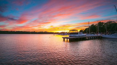 Yachtboats akşam bağlantı noktaları