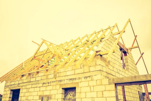 Foto vintage de casa inacabada en el campo — Foto de Stock