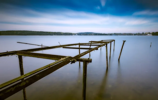 Paisaje de larga exposición de orilla del lago — Foto de Stock