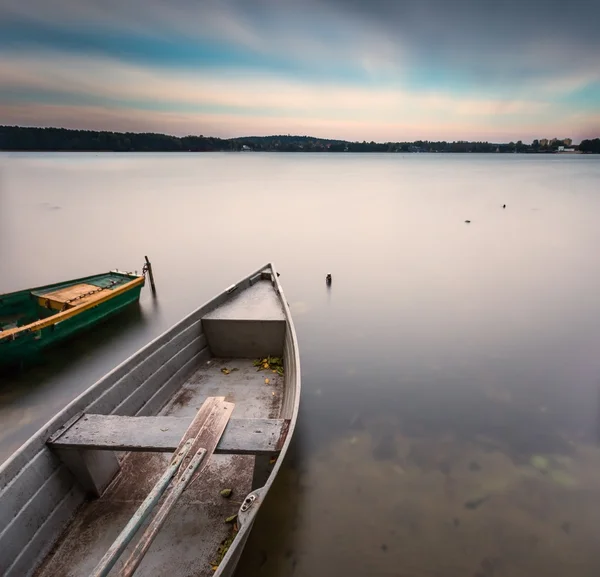 Lange blootstelling landschap van de oever van het meer — Stockfoto