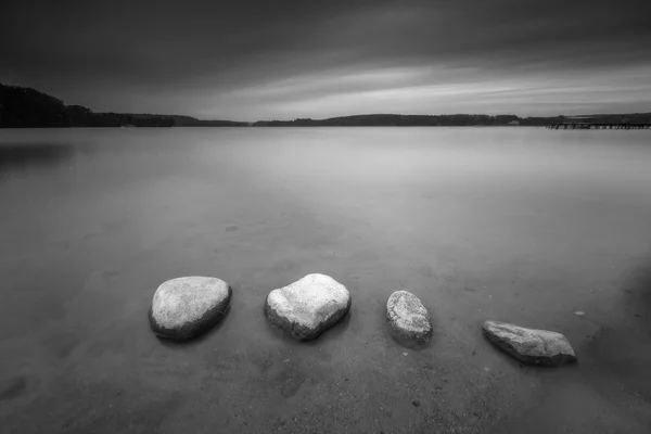 Long exposure landscape of lake shore — Stock Photo, Image