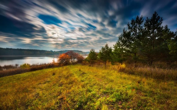 Long exposure landscape with lake at autumn. — Stock Photo, Image