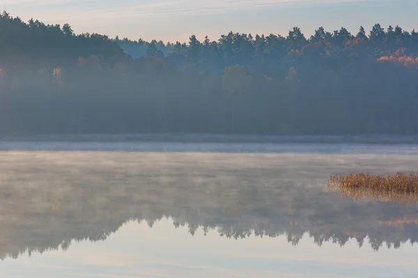 Ochtend meer op de herfst — Stockfoto