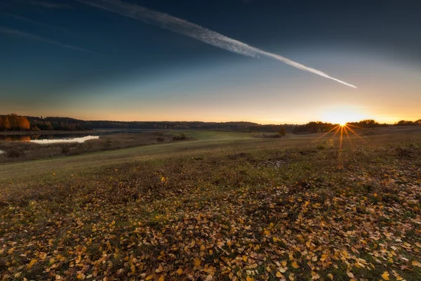 Bela paisagem do pôr do sol outonal — Fotografia de Stock