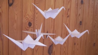 Kağıt kuşlar. Japon origamisi. Japon kağıt katlama sanatı