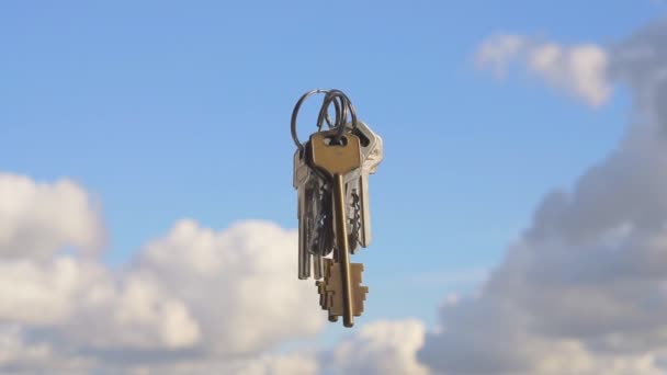 Klíče Domu Estate Concept Keys Blue Sky — Stock video