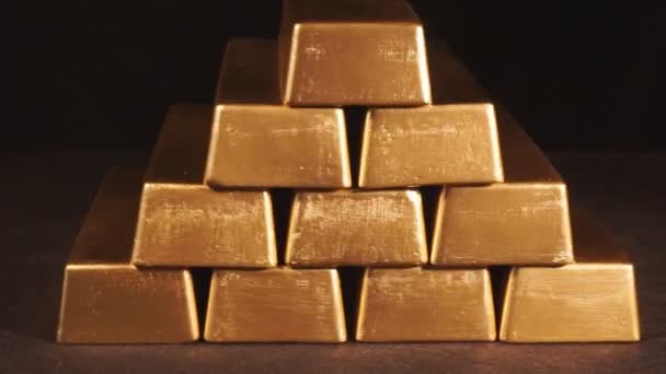 Gold Bars Pyramid Bullions Stack Gold Bars Dark Background — 图库视频影像