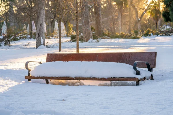 Bench Filled Snow Park Heavy Snow — стоковое фото