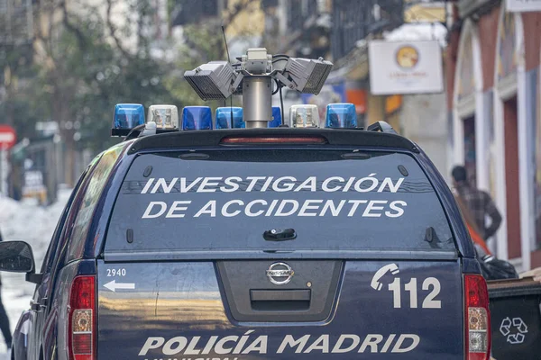 Fotografas de la nevada que cay en Madrid en enero de 2021, vehculo de atestados de Polica Municipal de Madrid.
