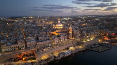 Valetta, Malta 'nın hava görüntüleri, günbatımında, 1 inçlik sensör, 4k 30fps