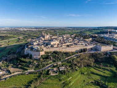 Mdina, Malta 'nın hava görüntüleri, günbatımında, 1 inçlik sensör, 4k 30fps