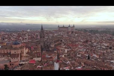 Imgenes area de la ciudad de Toledo, Spain, durante el amanecer, Toledo Katedrali, Toledo Alcazar, sensor de 1 pulgada, 4k 30fps