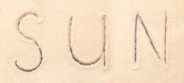 Kum üzerine çizilen güneş yazı