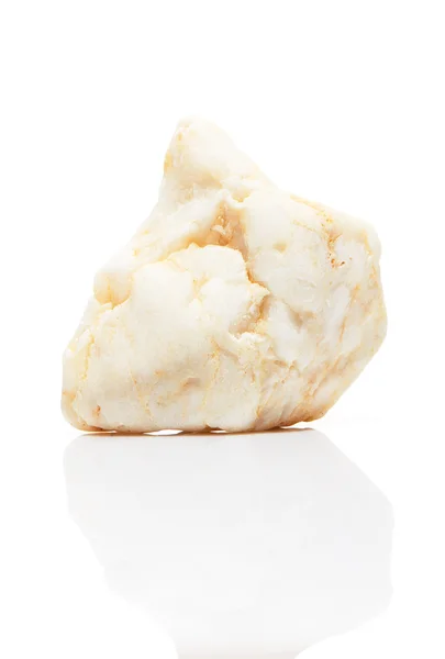 白で隔離反射白い鉱物石 — ストック写真