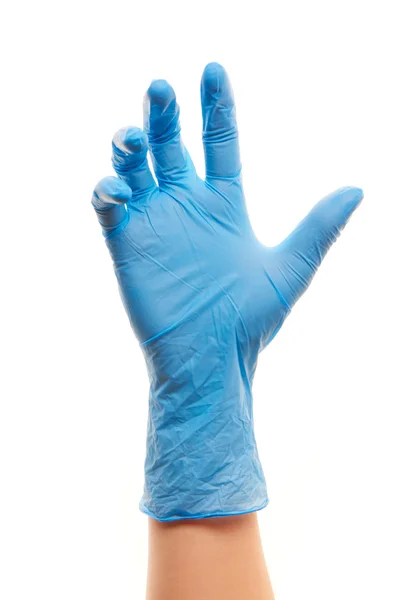 Крупним планом жіноча рука лікаря в синій стерилізованій хірургічній рукавичці — стокове фото