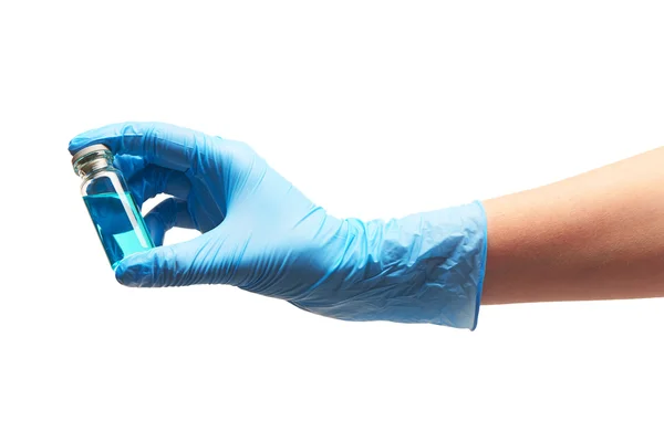 Mano del médico en guante quirúrgico esterilizado azul con ampolla transparente de vidrio blanco —  Fotos de Stock